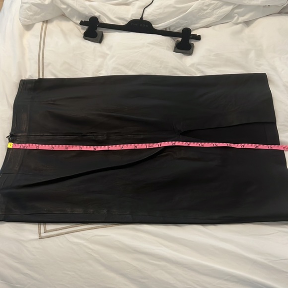 Iris and Ink black leather pencil skirt size 8 - Picture 9 of 9